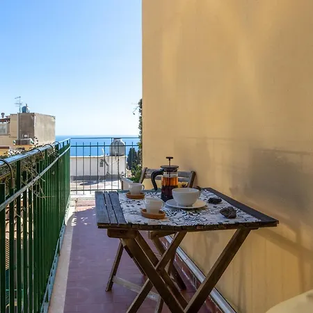 Couette-café Tauromenion 4*