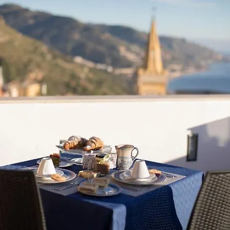 Tauromenion Bed & Breakfast 3*