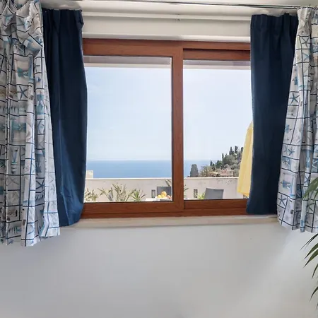 Tauromenion לינה וארוחת בוקר 3*