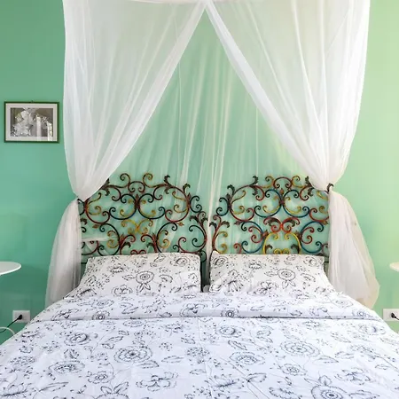 Tauromenion Bed & Breakfast 4*