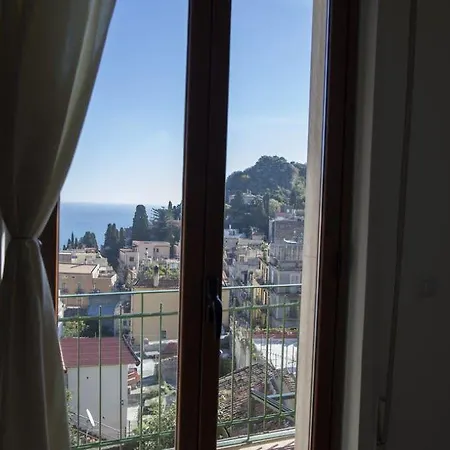 Bed & Breakfast Tauromenion 4*