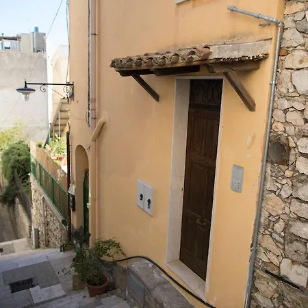 Tauromenion Bed & Breakfast 4*