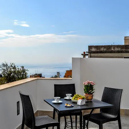 Tauromenion Bed & Breakfast 4*